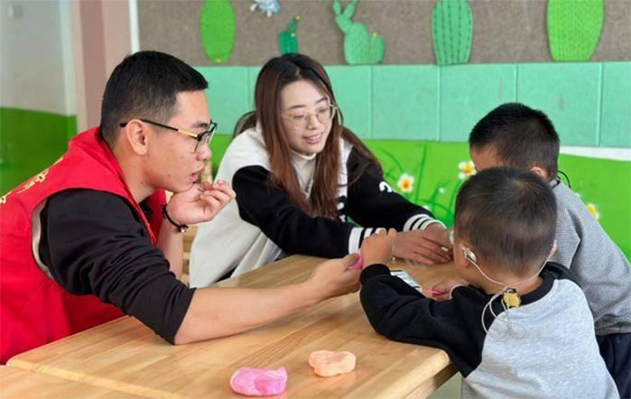 “指间的暖，无声的爱”关爱聋哑儿童志愿服务活动