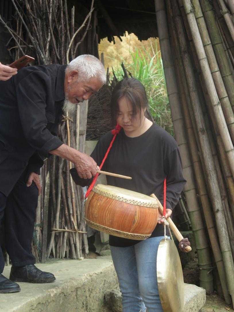 Ѱ