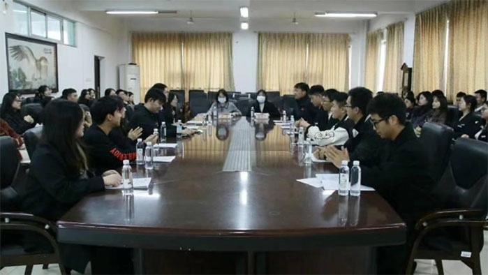 湖南科技大学第七次学生代表大会商学院分团会议顺利召开