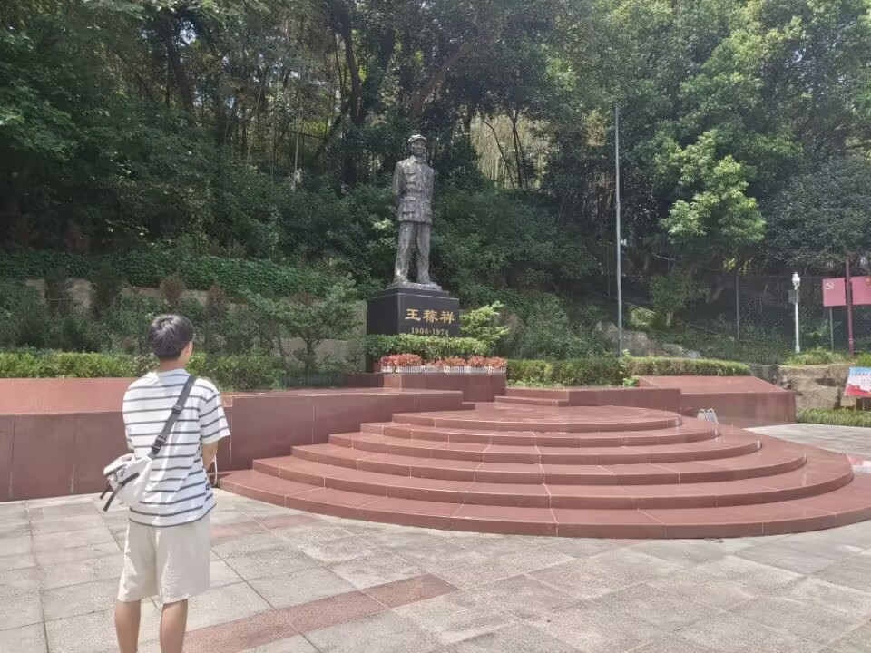 ʦѧ磺߽԰кɫ