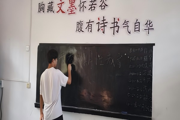 ഺͬ翪չഺԽɫͬγ