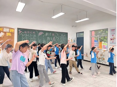 ҵѧԺ߲ʼڣéСѧ뺢ǹͬ