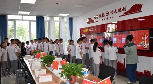 新绛县特殊教育学校开展“走进图书馆”社会实践活动