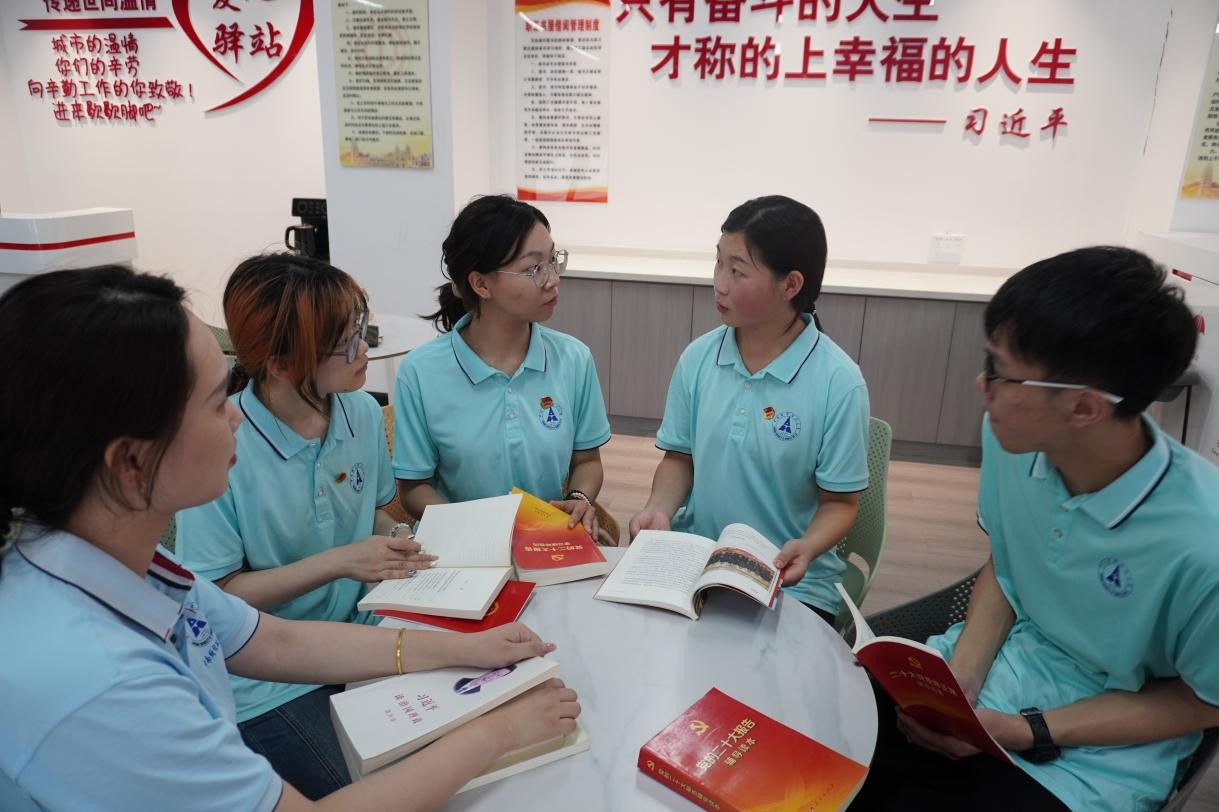 躬身实践联读联学