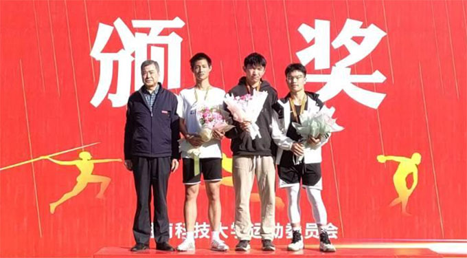 商学院运动员包揽学生男子、女子组100米、200米冠亚军！