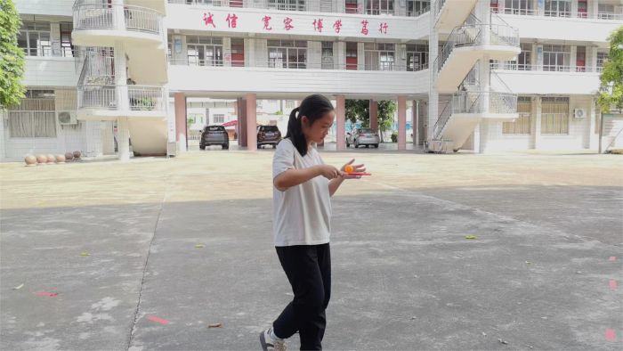 学生进行“平衡之术”项目